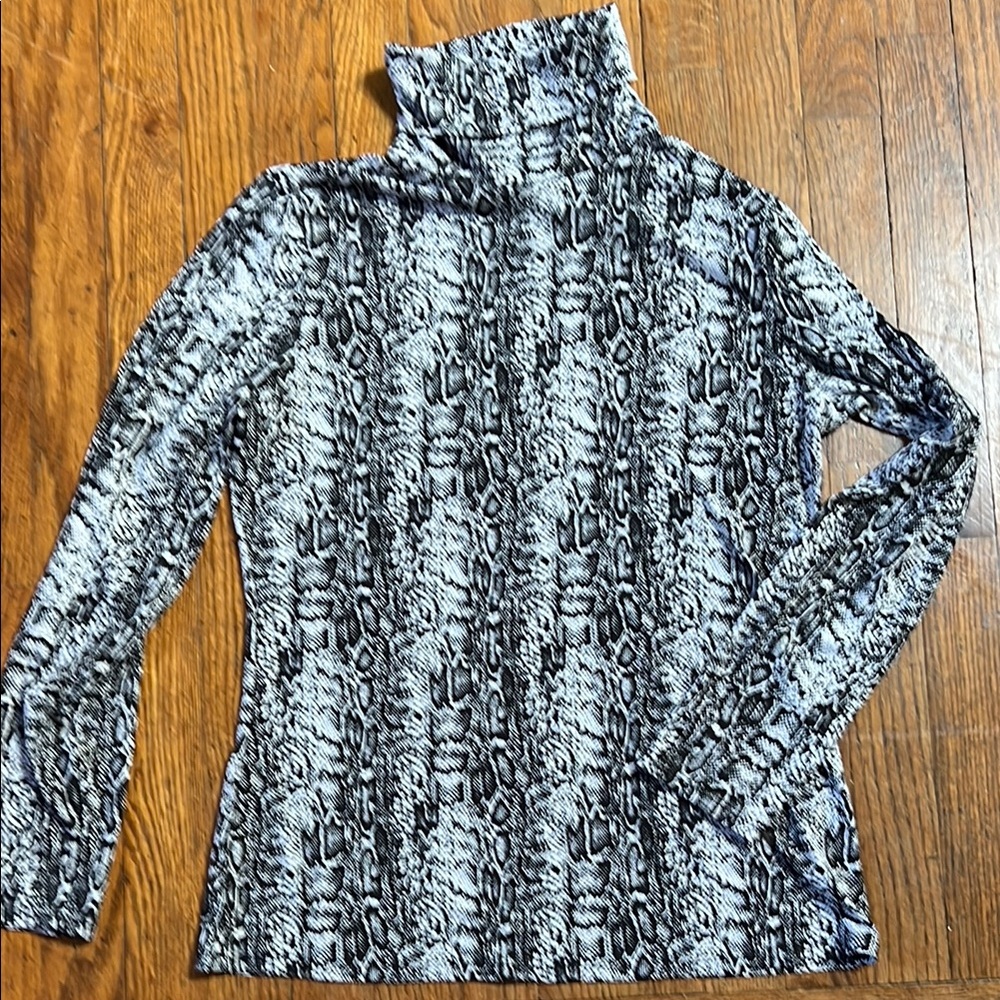 Snakeskin Print Turtleneck Top silky thin soft sz M